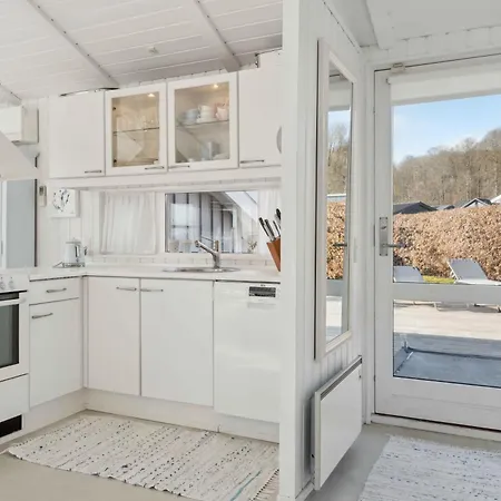 Lovely Summer House With Sea View בית נופש Sjolund