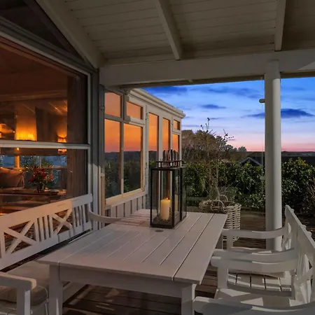 בית נופש Lovely Summer House With Sea View *