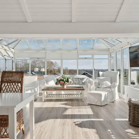 בית נופש Lovely Summer House With Sea View *