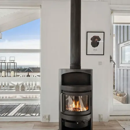 בית נופש Lovely Summer House With Sea View Sjolund