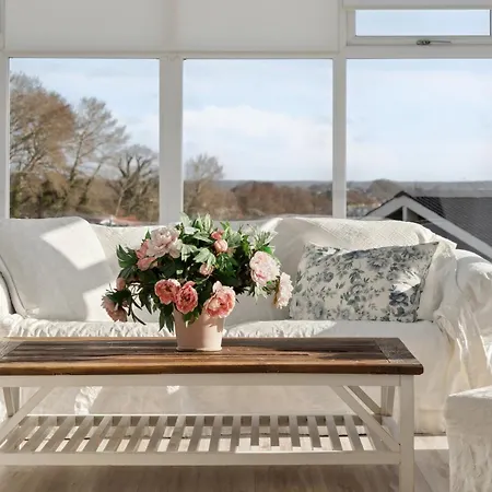 Feriehus Lovely Summer House With Sea View