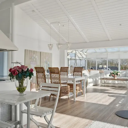 Lovely Summer House With Sea View Feriehus *